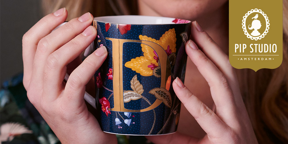 Geschirr im Design Alphabet Mugs von Pip Studio