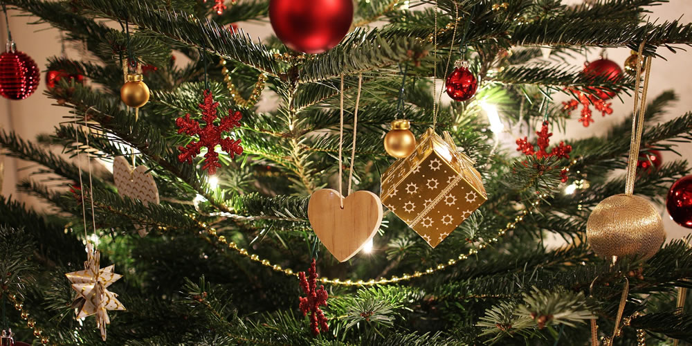 Weihnachts-Dekoration am Weihnachtsbaum